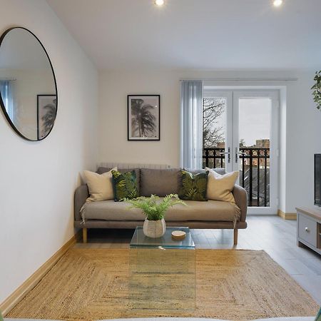 Large, Newly Renovated, Three Bedroom Town Centre Split Level Apartment With Free Parking, Sleeps Seven - Walking Distance To Beach Bournemouth Ngoại thất bức ảnh