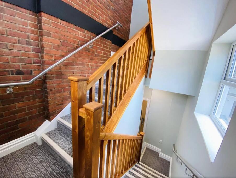 Large, Newly Renovated, Three Bedroom Town Centre Split Level Apartment With Free Parking, Sleeps Seven - Walking Distance To Beach Bournemouth Ngoại thất bức ảnh