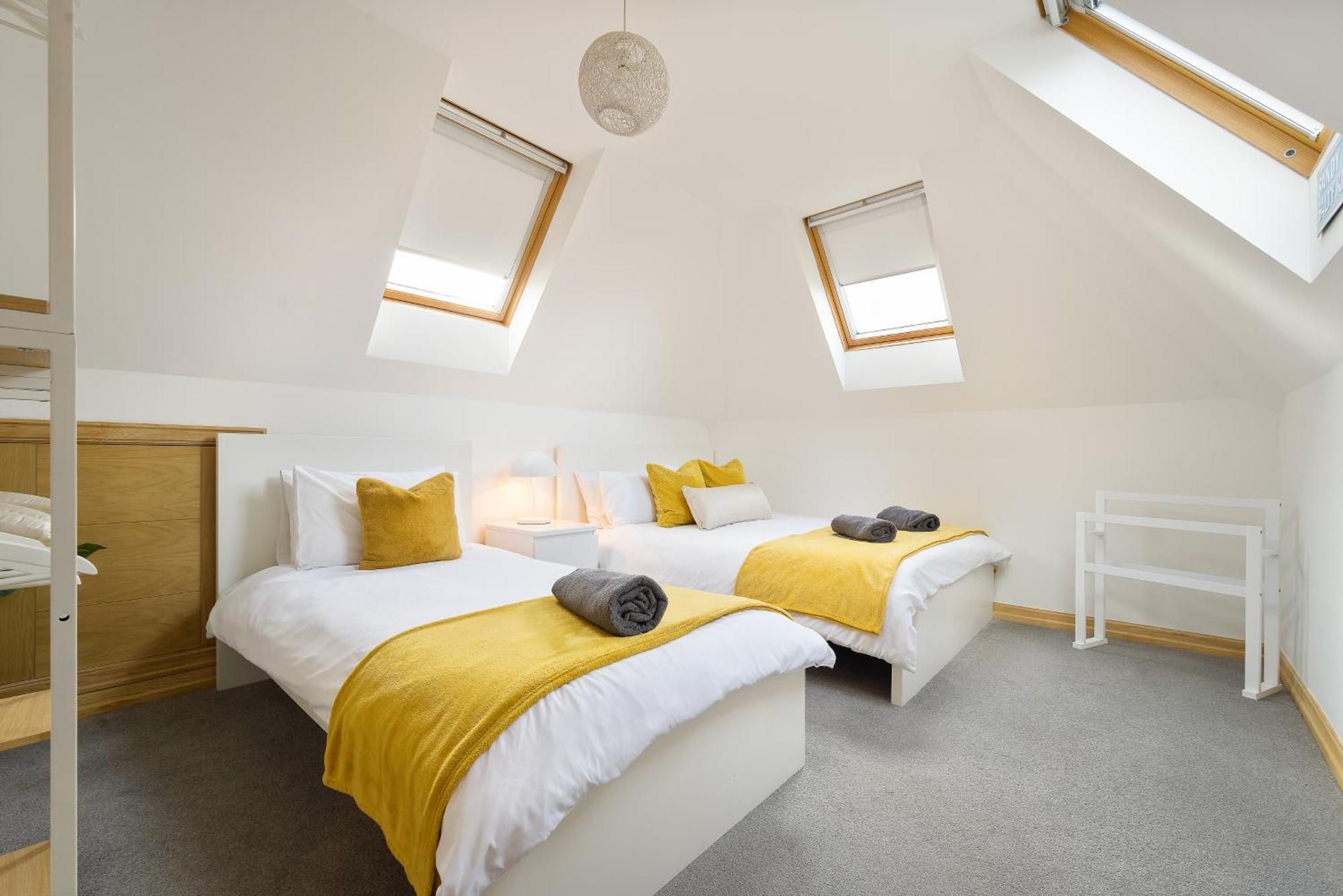 Large, Newly Renovated, Three Bedroom Town Centre Split Level Apartment With Free Parking, Sleeps Seven - Walking Distance To Beach Bournemouth Ngoại thất bức ảnh