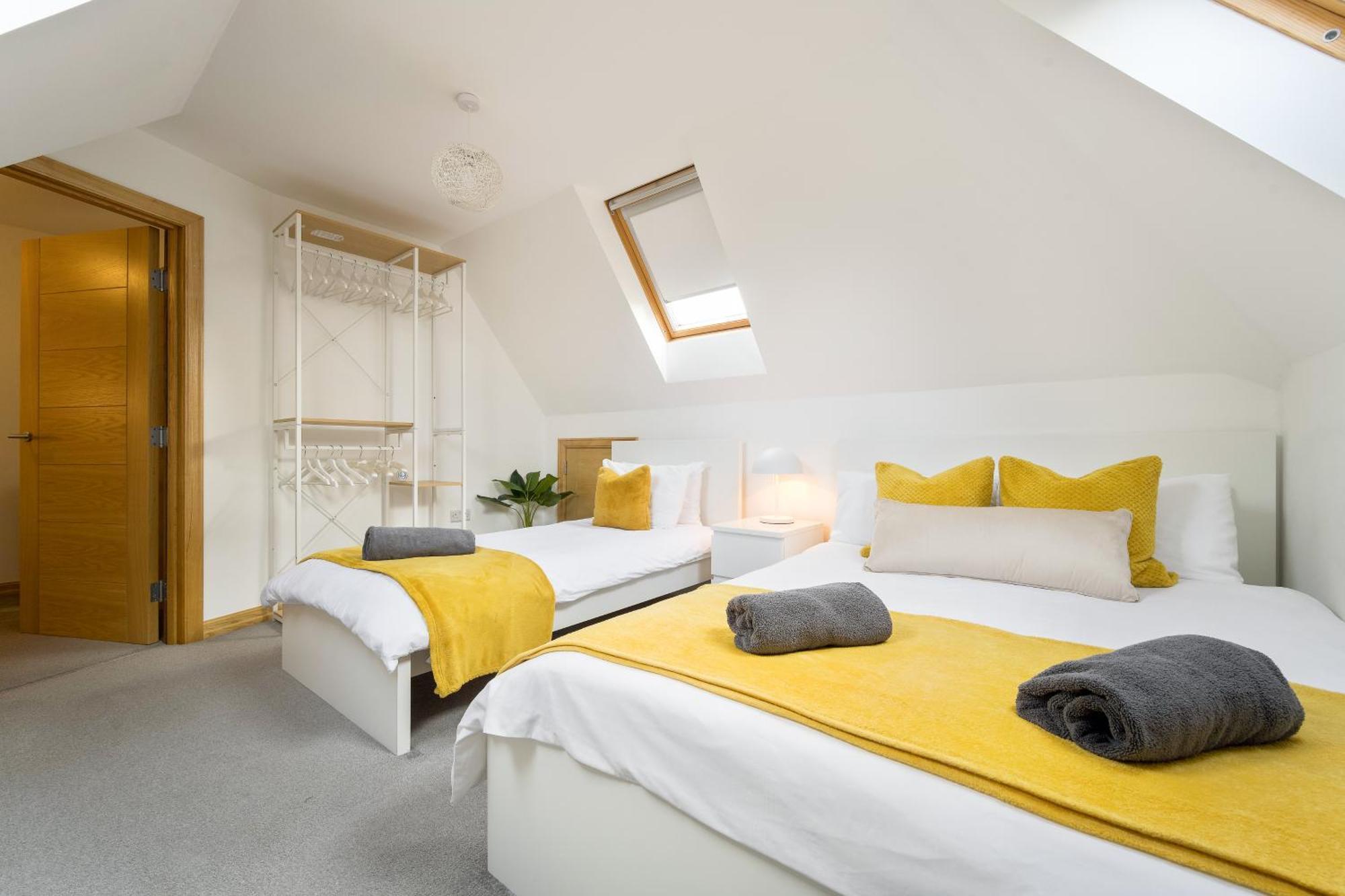 Large, Newly Renovated, Three Bedroom Town Centre Split Level Apartment With Free Parking, Sleeps Seven - Walking Distance To Beach Bournemouth Ngoại thất bức ảnh