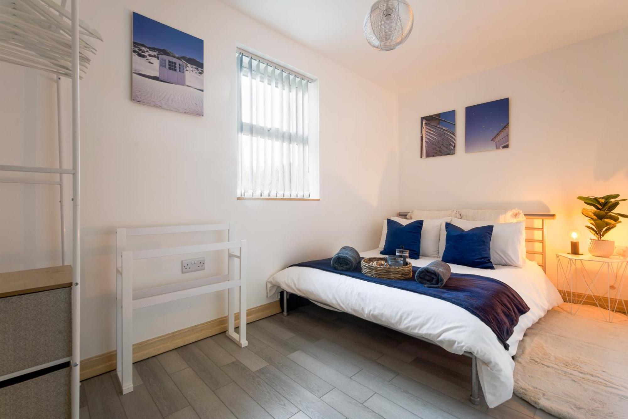 Large, Newly Renovated, Three Bedroom Town Centre Split Level Apartment With Free Parking, Sleeps Seven - Walking Distance To Beach Bournemouth Ngoại thất bức ảnh