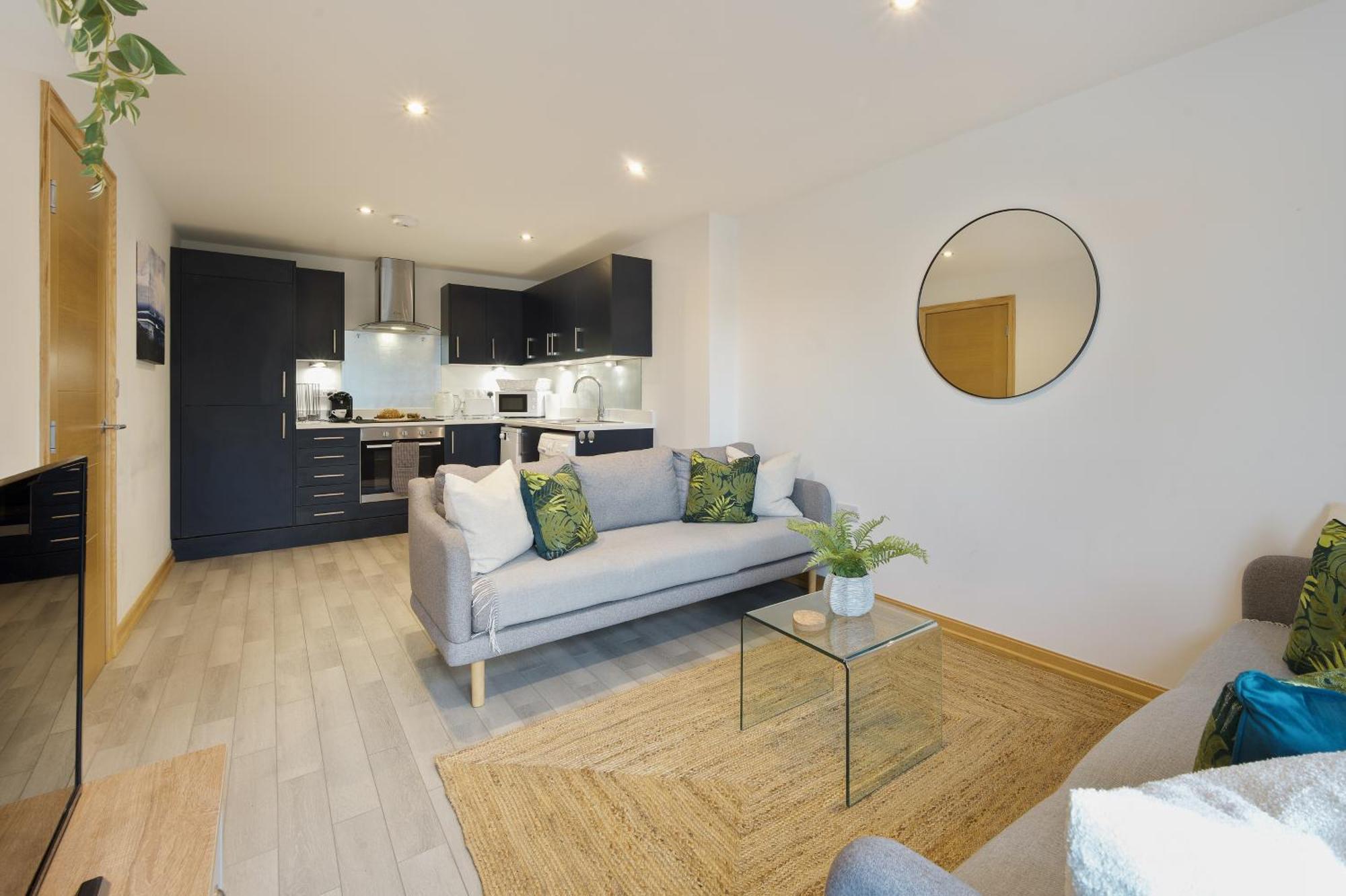 Large, Newly Renovated, Three Bedroom Town Centre Split Level Apartment With Free Parking, Sleeps Seven - Walking Distance To Beach Bournemouth Ngoại thất bức ảnh