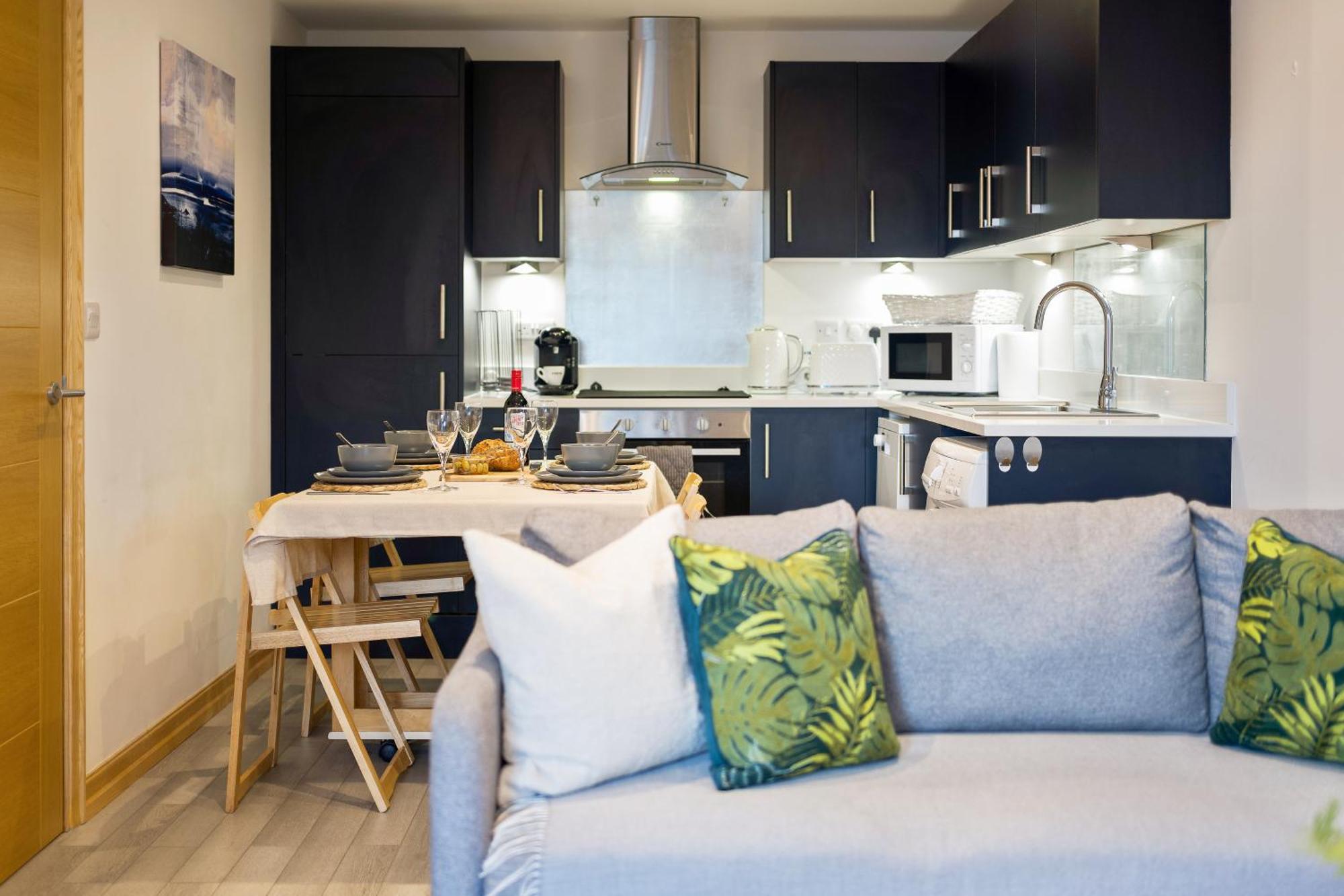 Large, Newly Renovated, Three Bedroom Town Centre Split Level Apartment With Free Parking, Sleeps Seven - Walking Distance To Beach Bournemouth Ngoại thất bức ảnh