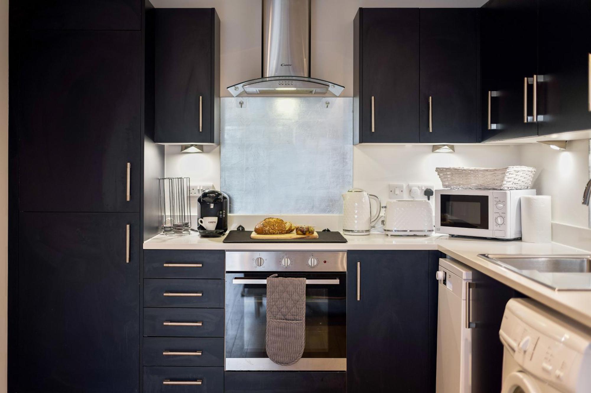 Large, Newly Renovated, Three Bedroom Town Centre Split Level Apartment With Free Parking, Sleeps Seven - Walking Distance To Beach Bournemouth Ngoại thất bức ảnh