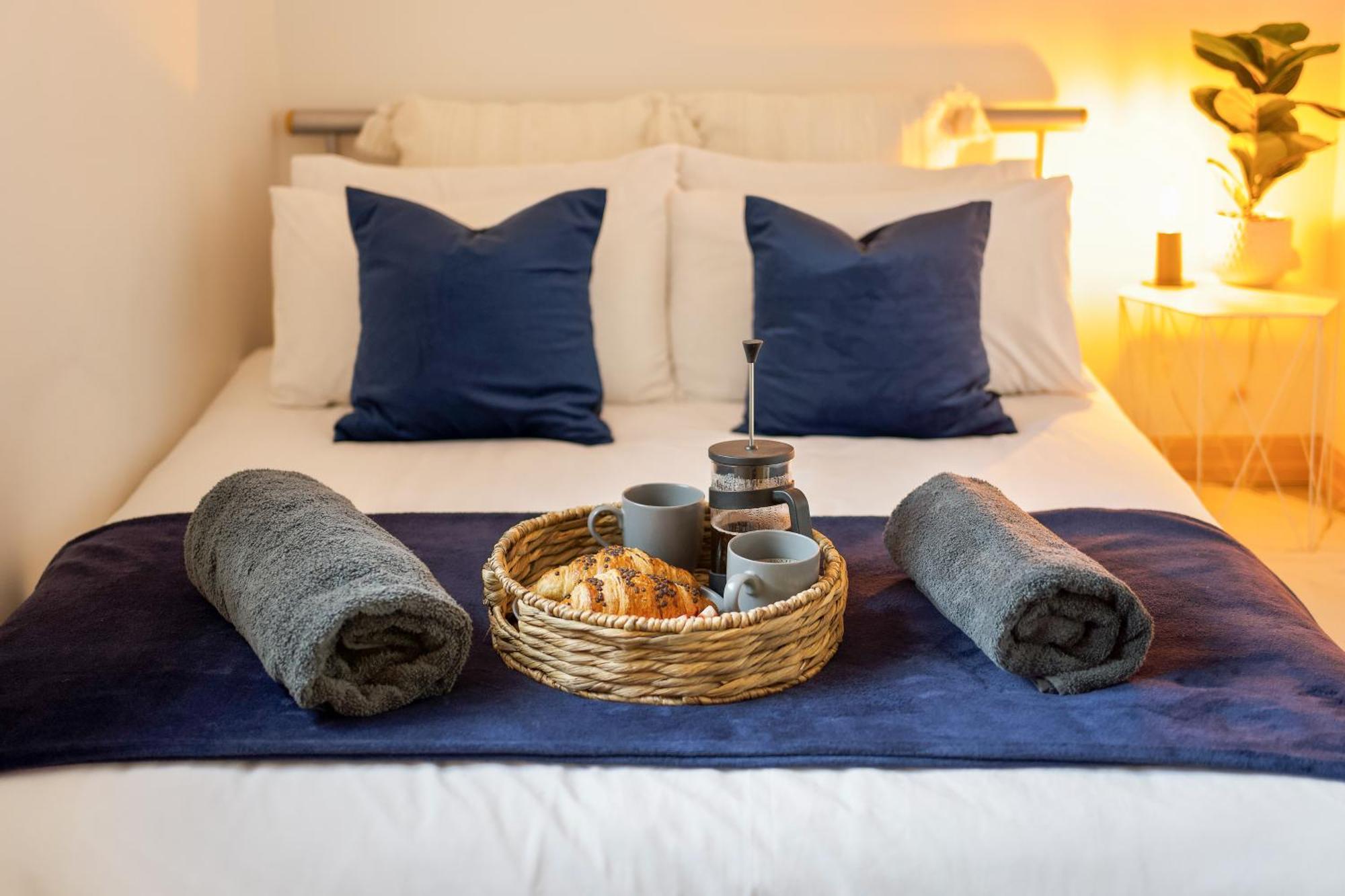 Large, Newly Renovated, Three Bedroom Town Centre Split Level Apartment With Free Parking, Sleeps Seven - Walking Distance To Beach Bournemouth Ngoại thất bức ảnh