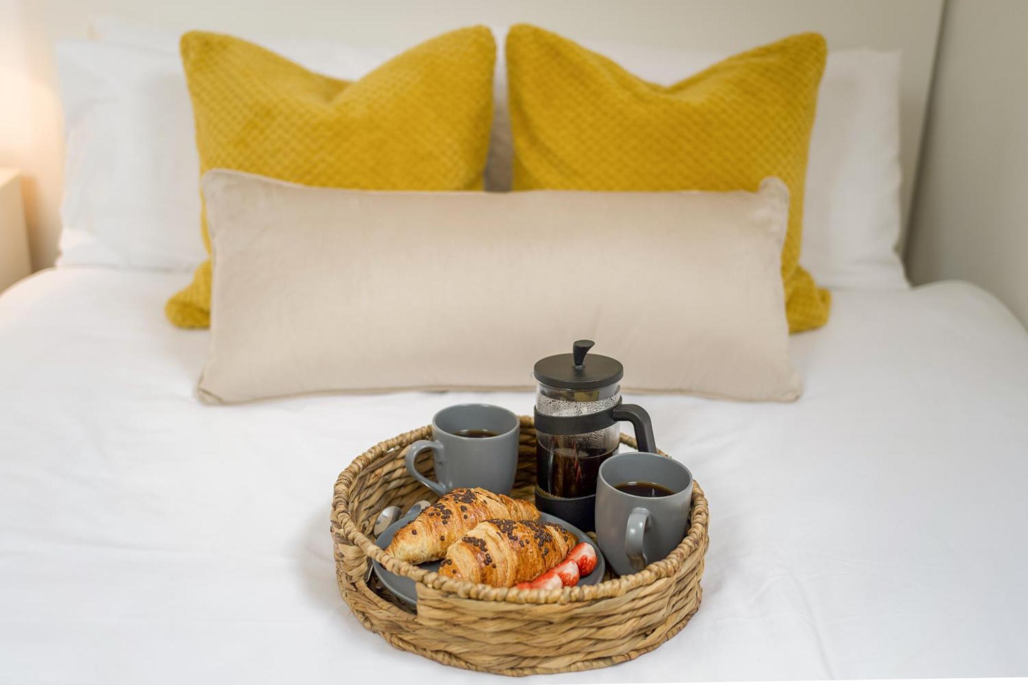 Large, Newly Renovated, Three Bedroom Town Centre Split Level Apartment With Free Parking, Sleeps Seven - Walking Distance To Beach Bournemouth Ngoại thất bức ảnh