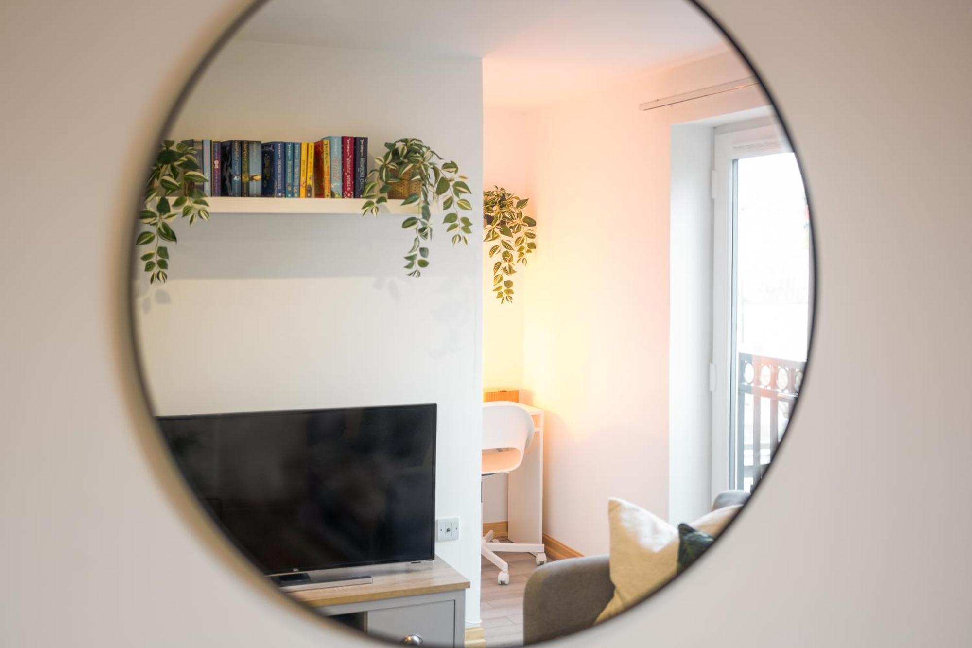 Large, Newly Renovated, Three Bedroom Town Centre Split Level Apartment With Free Parking, Sleeps Seven - Walking Distance To Beach Bournemouth Ngoại thất bức ảnh