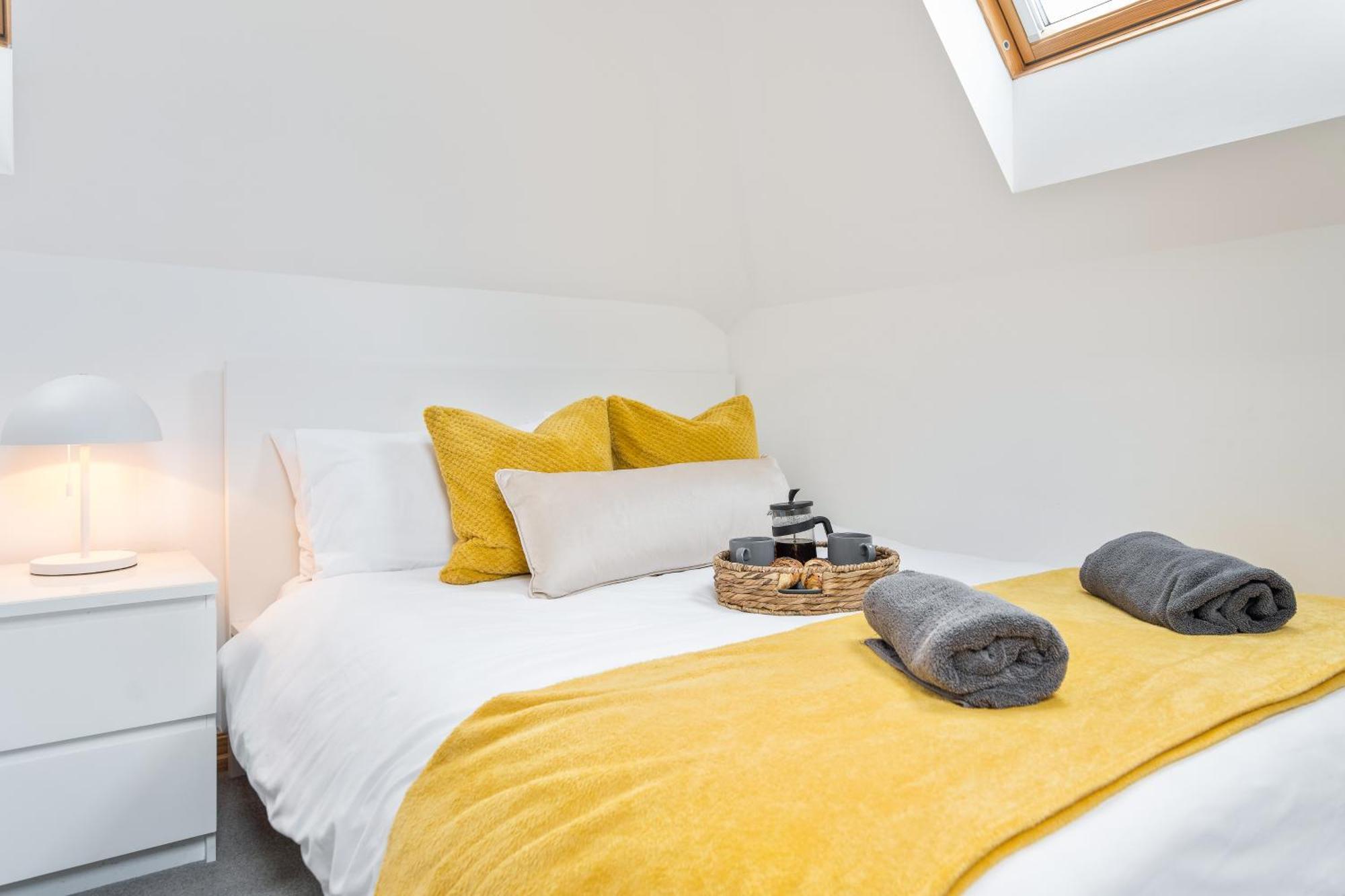 Large, Newly Renovated, Three Bedroom Town Centre Split Level Apartment With Free Parking, Sleeps Seven - Walking Distance To Beach Bournemouth Ngoại thất bức ảnh